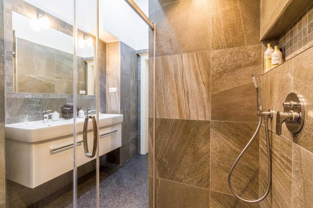Stylish Apartment 5 Minutes Walk From City Center Prag Exteriör bild
