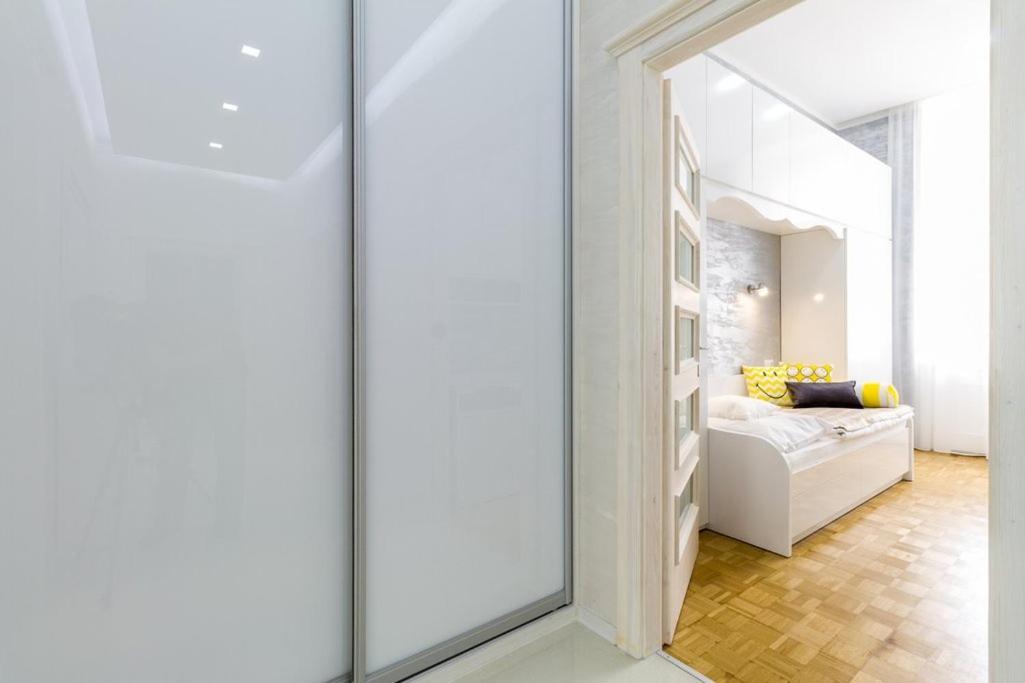 Stylish Apartment 5 Minutes Walk From City Center Prag Exteriör bild