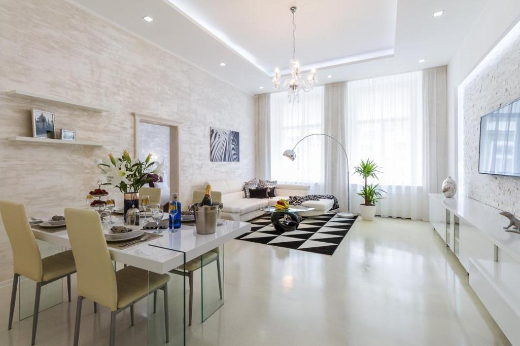 Stylish Apartment 5 Minutes Walk From City Center Prag Exteriör bild