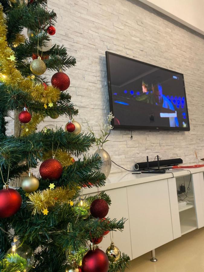 Stylish Apartment 5 Minutes Walk From City Center Prag Exteriör bild